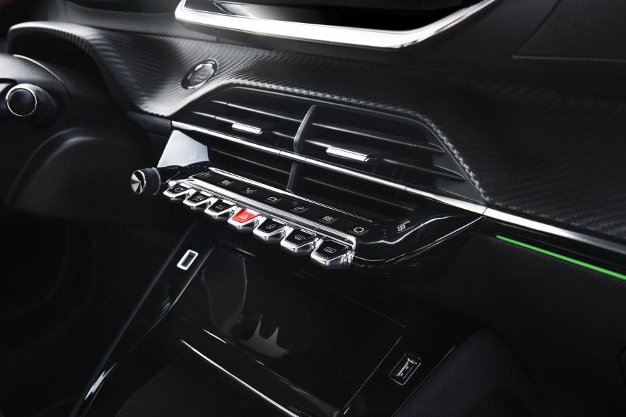 Детали интерьера Peugeot 208 GT-Line 2019 года  (WW) (фото 14 из 56)